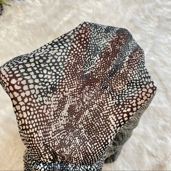 HALE Bob Sheer Chiffon Snake Print Cinch Hem Top - Picture 6 of 7